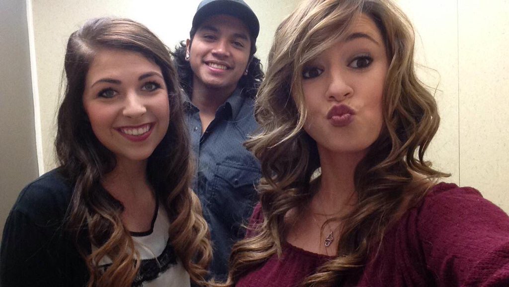 frankgrijalva's tweet photo. Happy birthday @_hayleanne hope you have a good one 🍻 https://t.co/UgCzSgpPNT