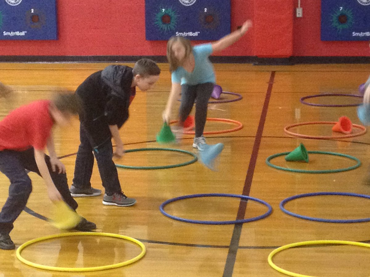 BeckmanRandy's tweet photo. It's all about cones at Eastwood this week. Getting exercise and developing teamwork using the most basic of equipment. #conecrazy #easd13 https://t.co/9inCcZCHTX