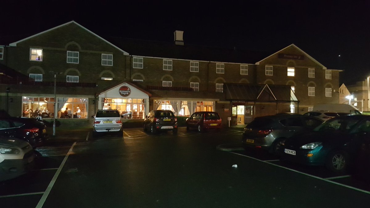 It's 5pm &amp; what is that in the distance? If you haven't moved your light timers foward your losing £££ #LightsOnQuidsIn <a href="/SpencerGraydon/">Spencer Graydon</a>