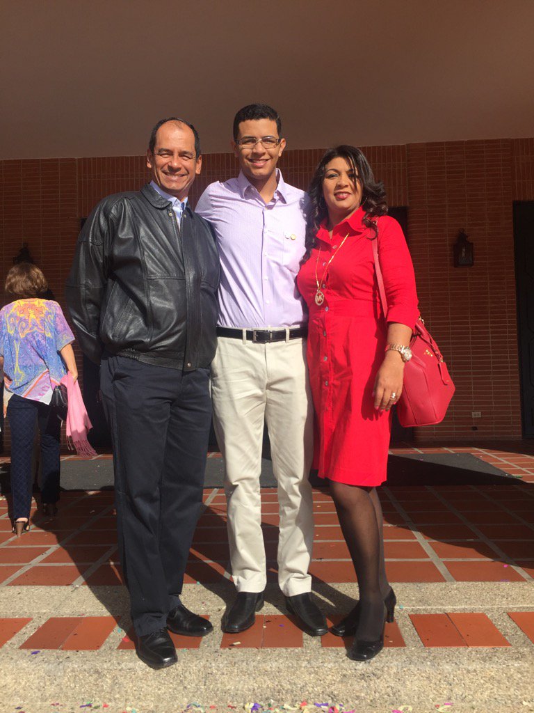 Padres orgullosos de nuestro doctor