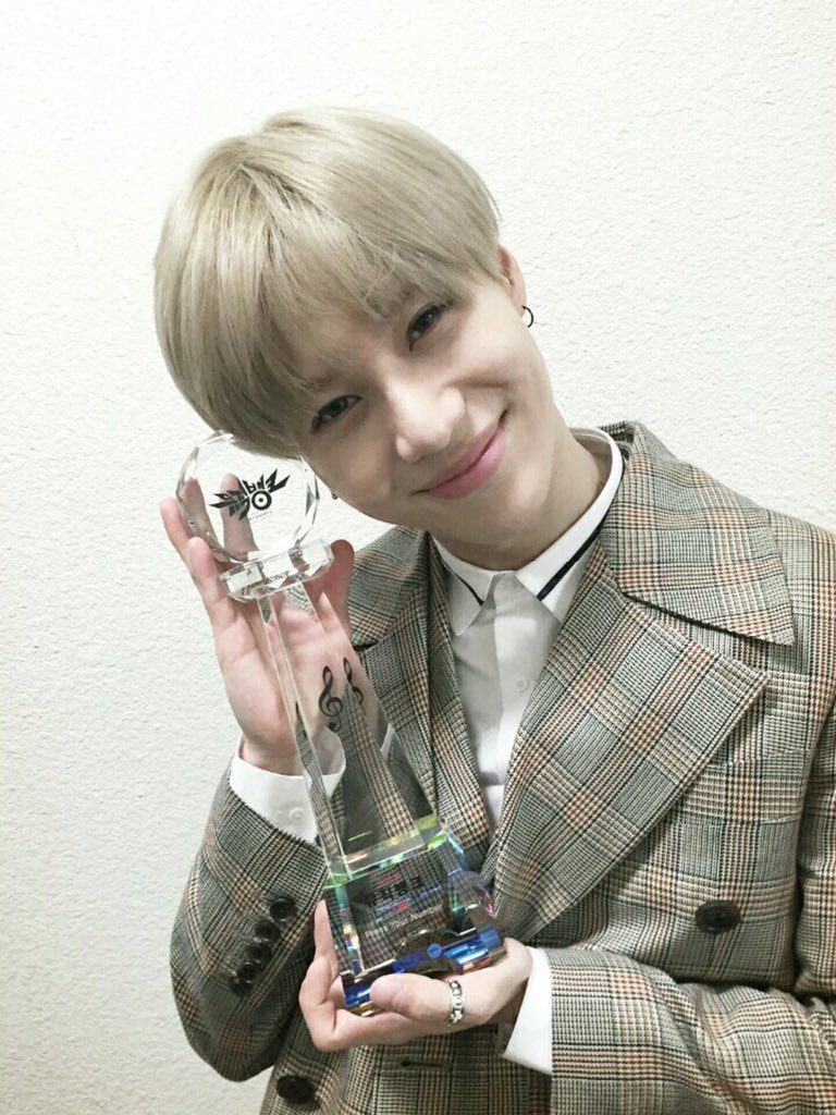 intaemin's tweet photo. 민나잇쇼니태민시마쇼
#SHINeeの真ん中の人 https://t.co/WVRCYnBGYv
