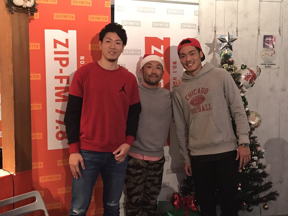 mako6hieji's tweet photo. 憧れのケツメイシ大蔵さんとお仕事させていただきました！夢のような時間😭喋りは全てフォローしていただきました！やっぱり面白いです！本当に素晴らしい方でした！感謝です✨
#ケツメイシ#シーホース三河#大蔵さん#長谷川智也#比江島慎#ZIPケツメ#ズブズブな関係#ドレスコード赤 https://t.co/h0DtTUqU6w