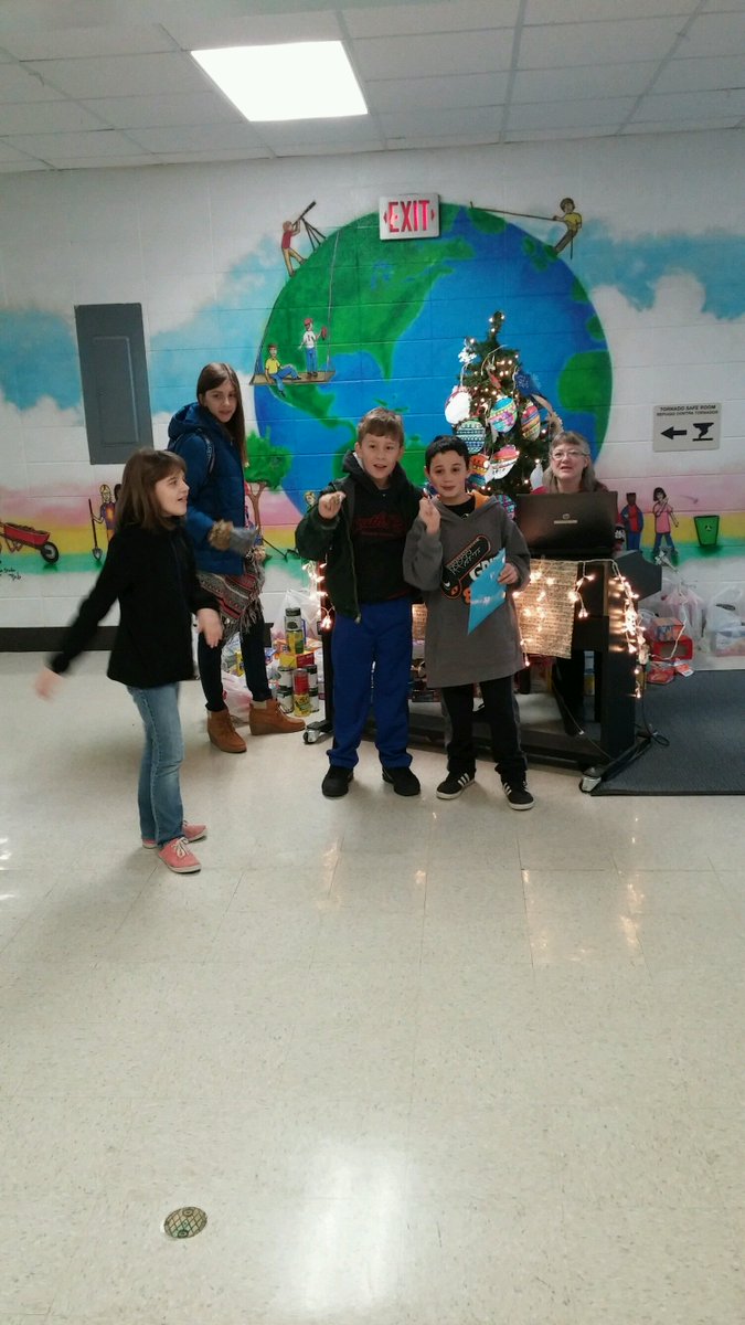 cjkmaher's tweet photo. Thankful for Christmas Carols in the hall. #CR5pride https://t.co/6U1ZbLdAMF