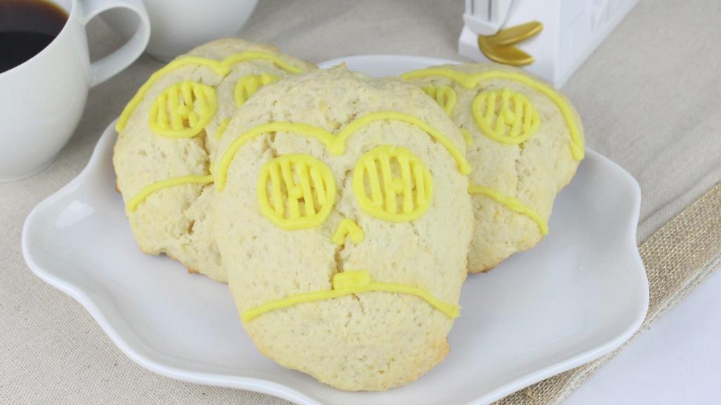 starwars's tweet photo. You'll need over 6 million forms of communication to describe the deliciousness of @JustJenn's C-3Pscones.
https://t.co/PF1Xi3q16R https://t.co/hyQFuVD0In