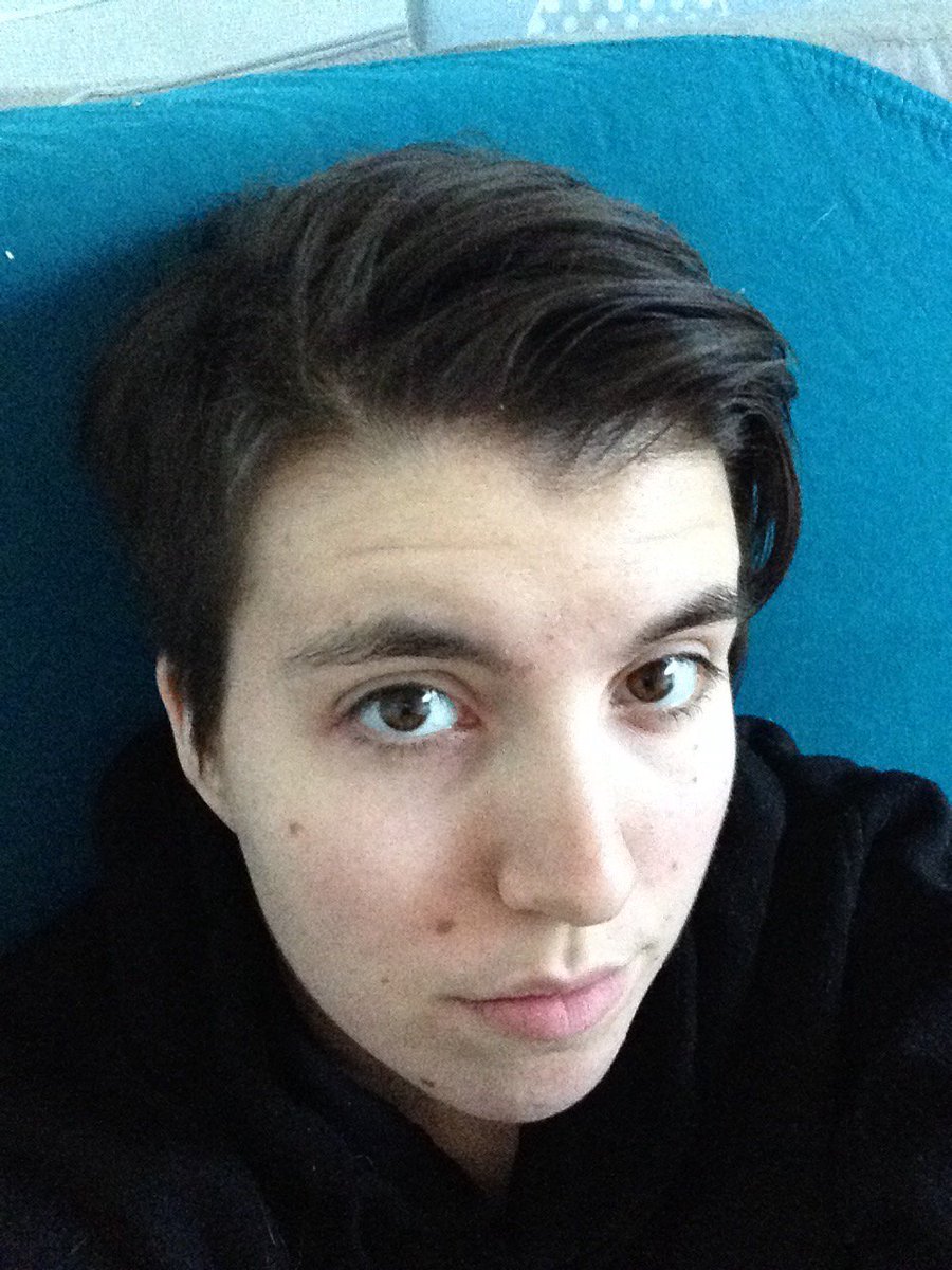 StefanieRoels's tweet photo. Just chilling #badhairday #sadsmiley https://t.co/9SaTfxcjU9