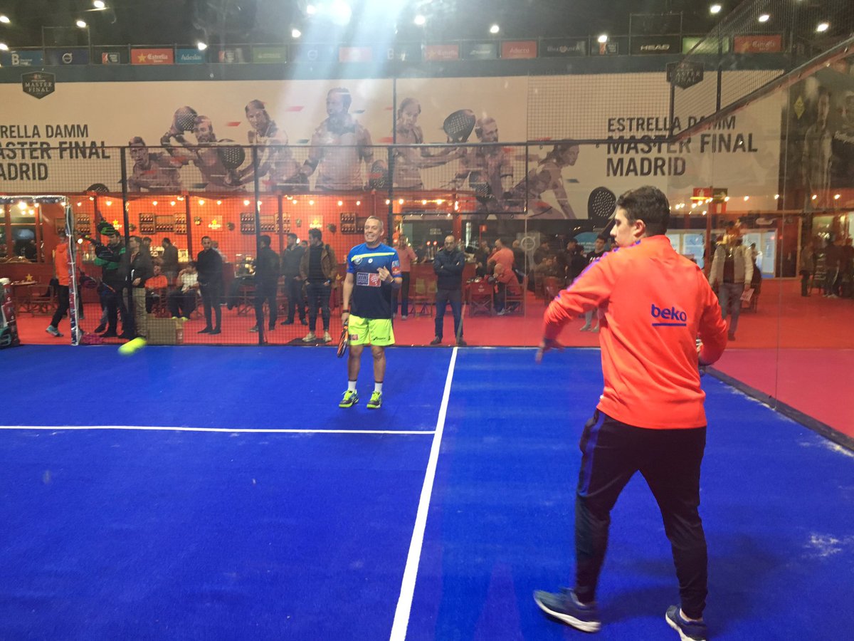 ¡Gracias a todos los que habéis venido a probar las palas con los jugadores #Bullpadel! 🙌🔝 #BullpadelTeam #WPTMasterFinal