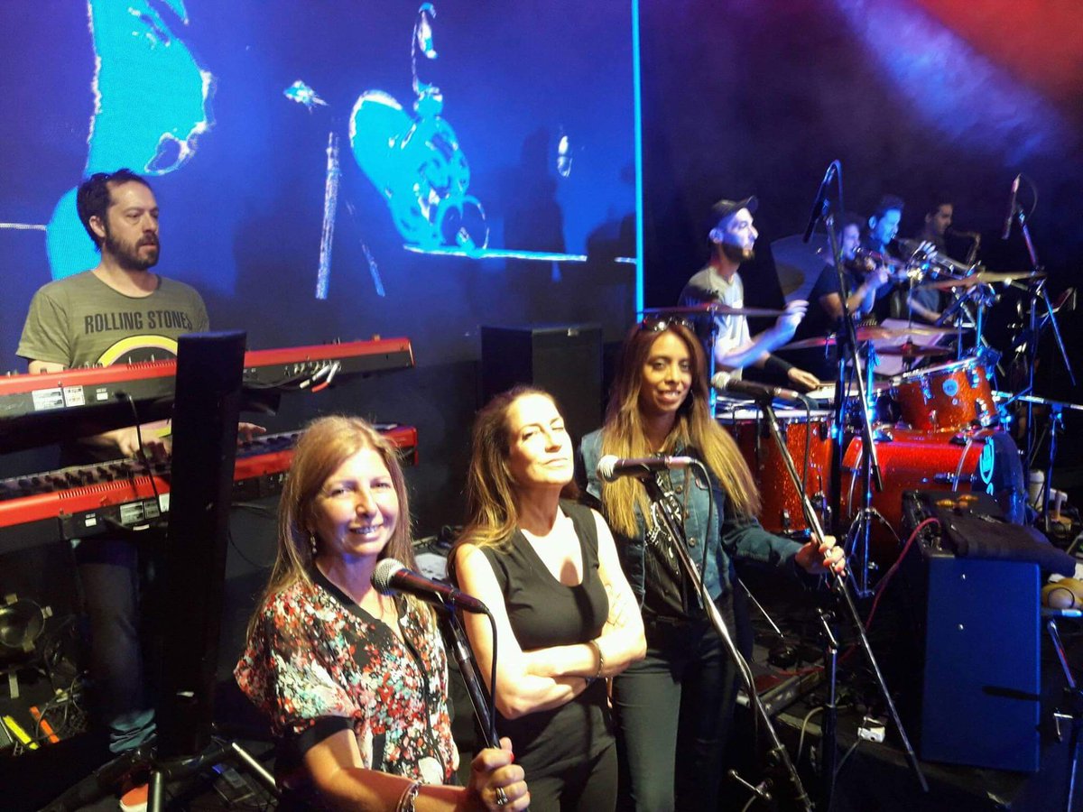 Probando sonido con <a href="/ciroylospersas/">Andres Ciro Martinez</a> #LasShewas
Salimos en un par de horas en vivo por <a href="/Vorterix/">Vorterix</a>  <a href="/TeatroVorterix/">Teatro Vorterix</a> !
