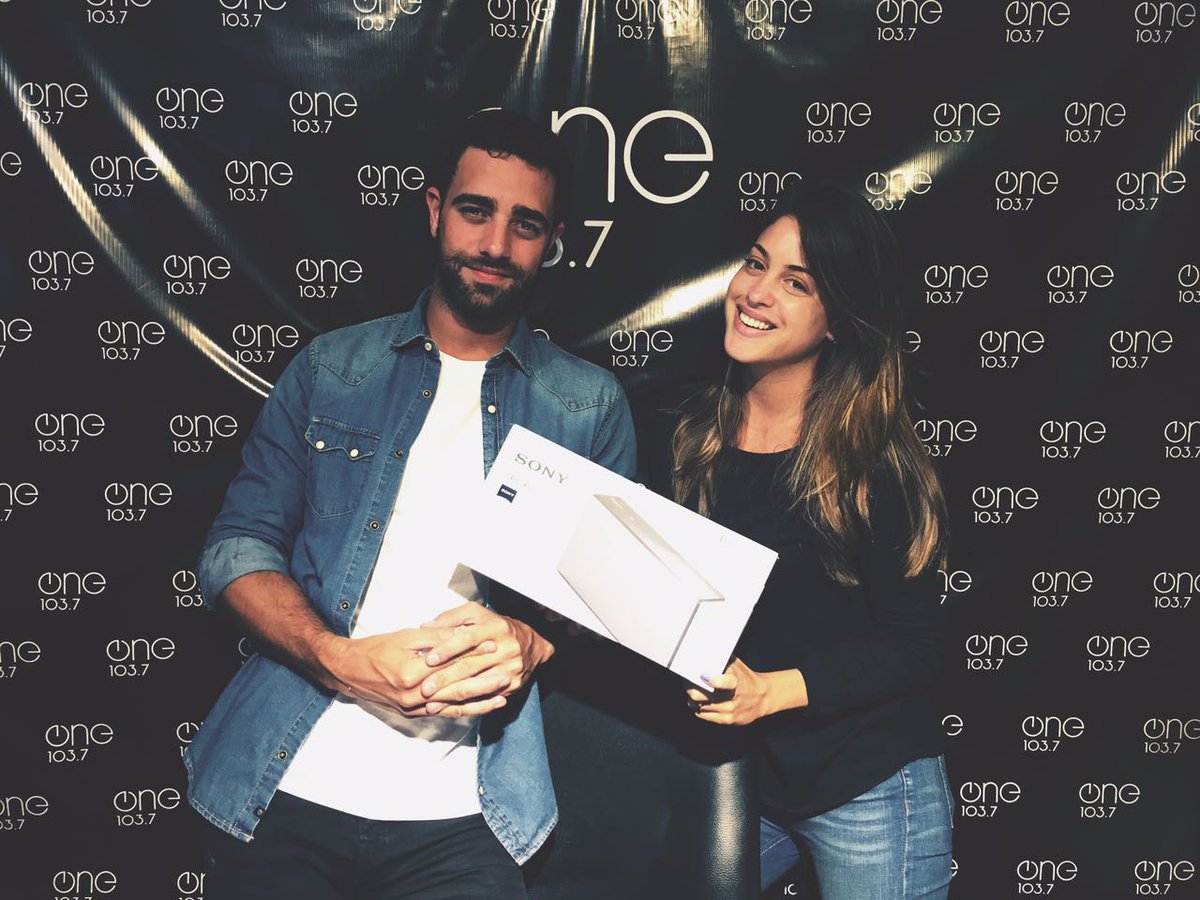 RadioOne1037's tweet photo. Formá la palabra Closer con adornos navideños, subi tu foto usando #CloserEnOne y participá por un #PersonalAudioSystem cc @TheChainsmokers https://t.co/dsZH19rKvw