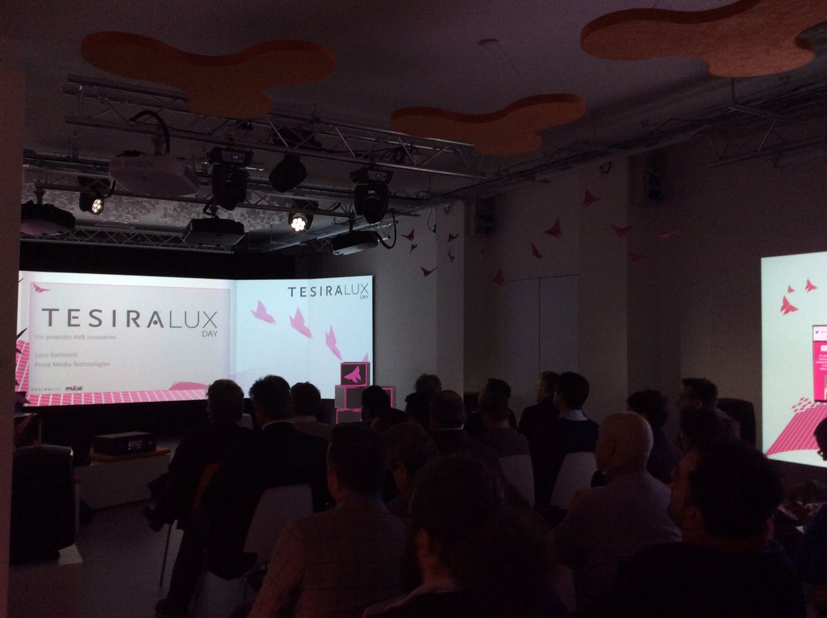 PraseMediaTech's tweet photo. Dopo la presentazione di Mario Baratto, sul podio @Luca Battistelli spiega la tecnologia tlux a #tluxday https://t.co/Kic3jGO1Sw