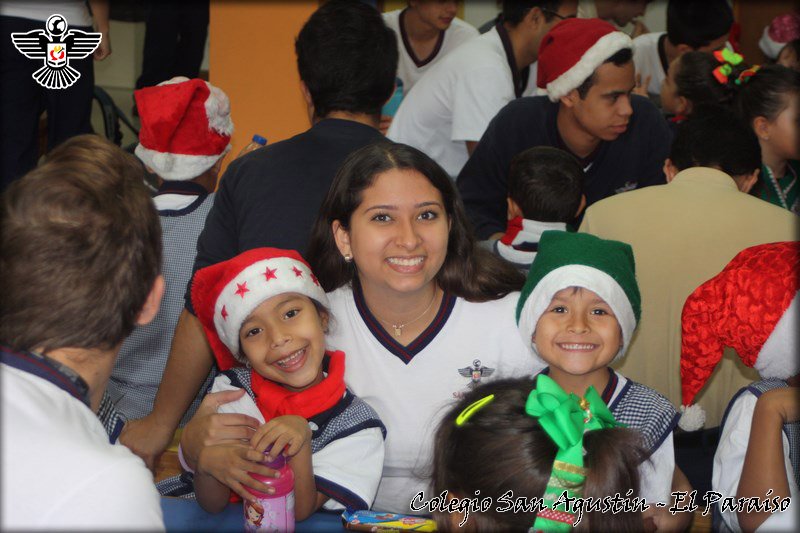 Compartir entre los estudiantes de 5to año y 3er grupo. #EscuelaSomosTodos #FrasesCsap #Promo56