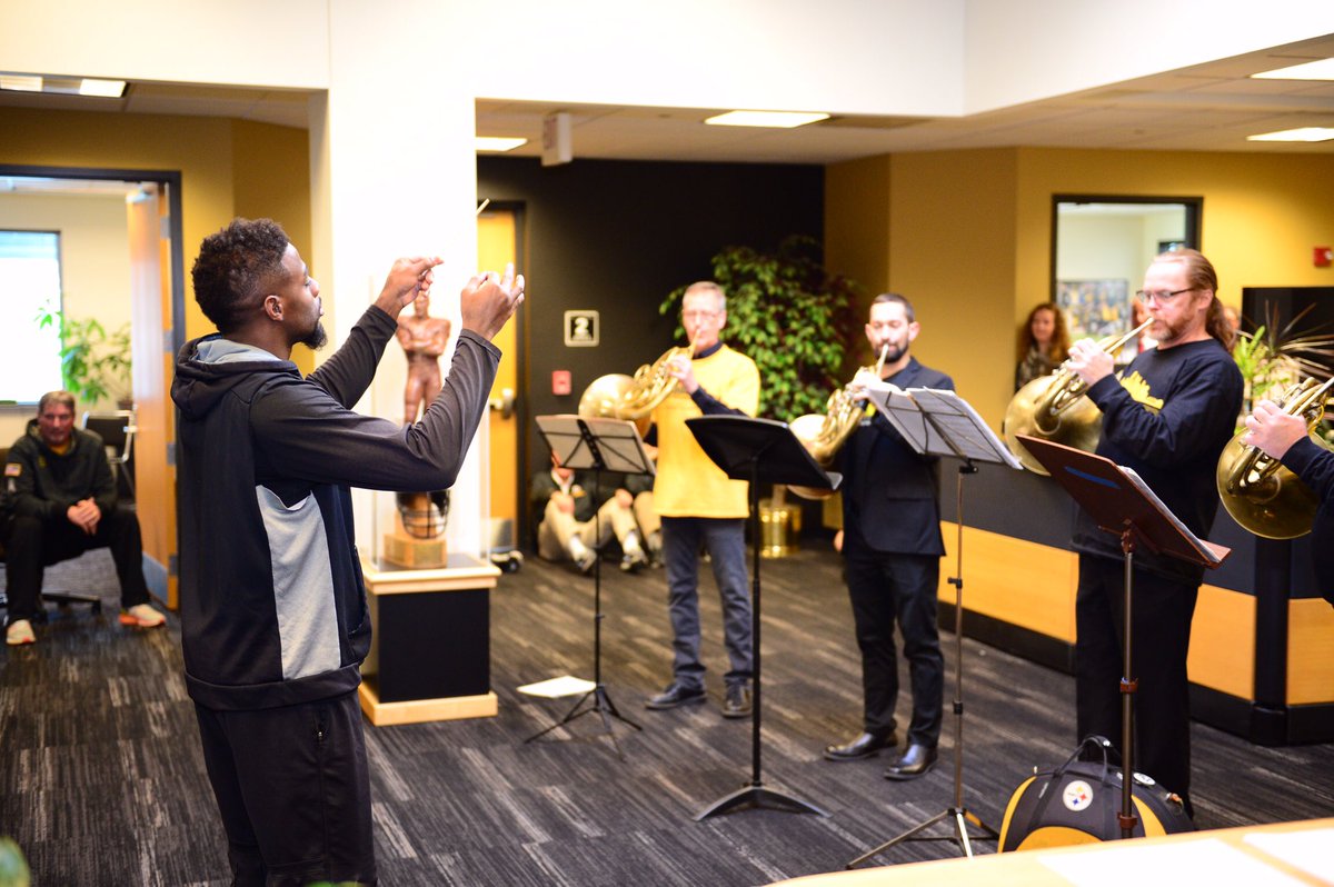 steelers's tweet photo. Nothing gets you in the holiday spirit like a performance by the @pghsymphony. 🎼🎄 https://t.co/LSTnhRhB3g