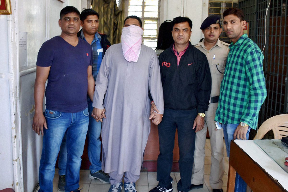 More interesting details about Pakistani held at Surat with fake Indian currency