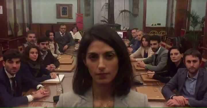 checcaromito's tweet photo. La sindaca di Roma @virginiaraggi di notte in video, di giorno dorme. https://t.co/fY6QWlMtej