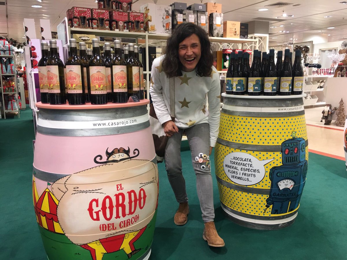 La diseñadora de #bolsos, Gloria Olmos, de #Gloriaca ya se ha llevado sus #wine gurus para estas #Navidades ¿y tú? 
@Gloriacadesign #Murcia