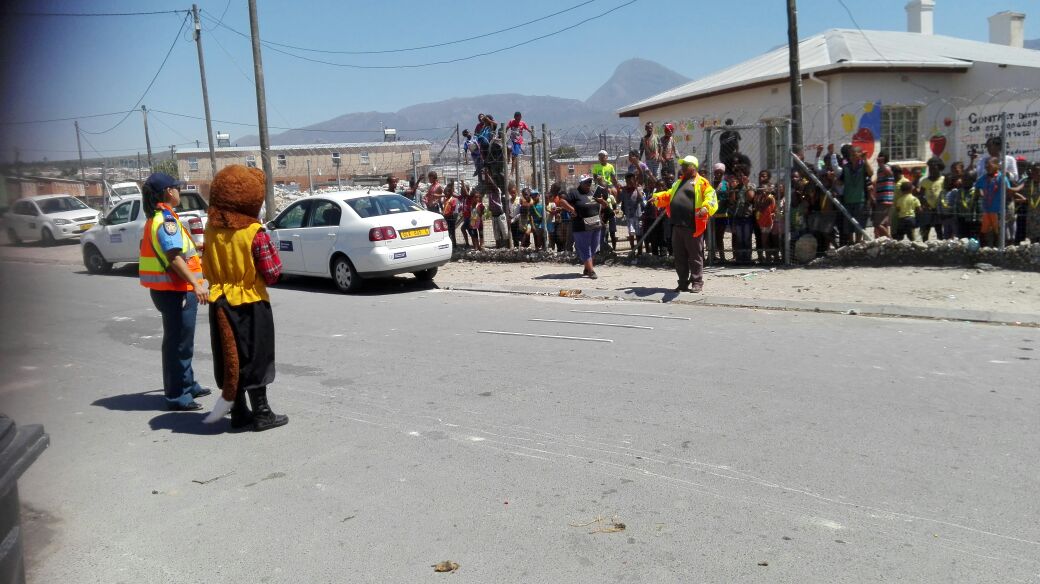 WCGovSafelyHome's tweet photo. @WCGovTPW Road Safety Management at work in Rooidakke Grabouw today #Overberg #DistrictSafetyPlan @ValleyFM @WhaleCoast96FM #DannyCat https://t.co/tPaki7gy8o