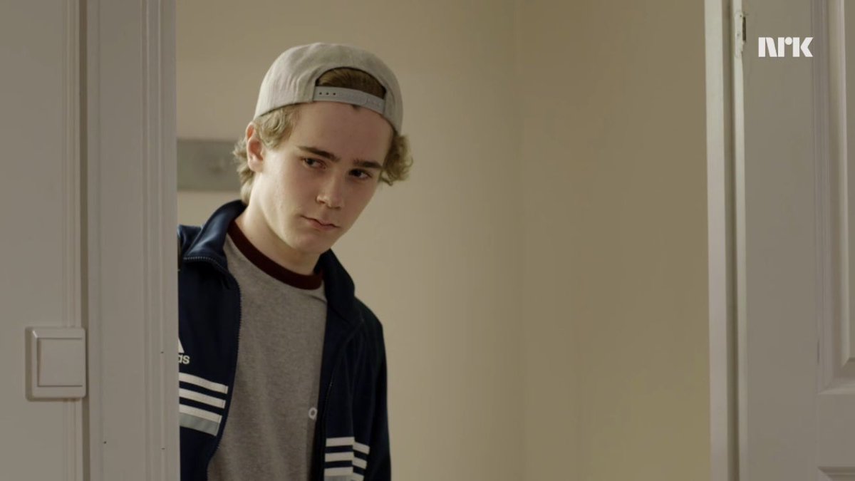 hollamcavoy's tweet photo. When you want to take part in #skamselfie but y'all ugly and have no good selfies https://t.co/hUQfShg0hC