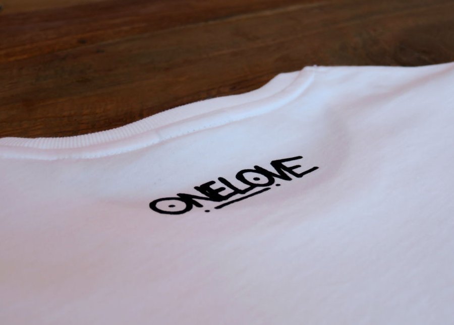 Das Motto der kommenden <a href="/republica/">re:publica</a>: #LOVEoutLOUD

Das Motto unseres neuen T-Shirts: #ONELOVE

Mehr #Liebe, bitte.

shop.lauterbautzner.eu/produkt/t-shir…