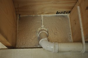 Cold damp basement? Call us today to seal and insulate your space! drenergysavernorthshore.com/about-us/blog/…