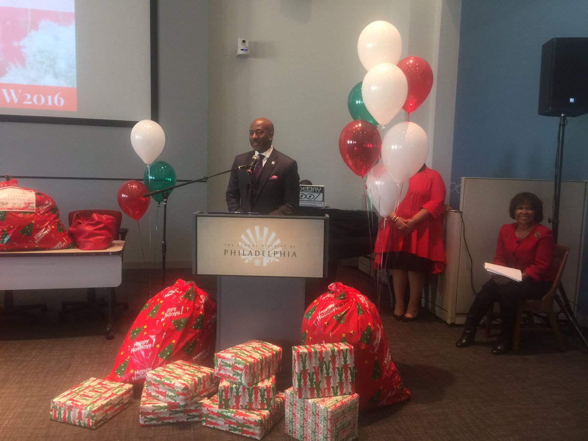 Blondell_RB's tweet photo. Holiday greetings from @drkrj @PhiladelphiaOIC #WIW2016 https://t.co/IvK6fv3mYJ