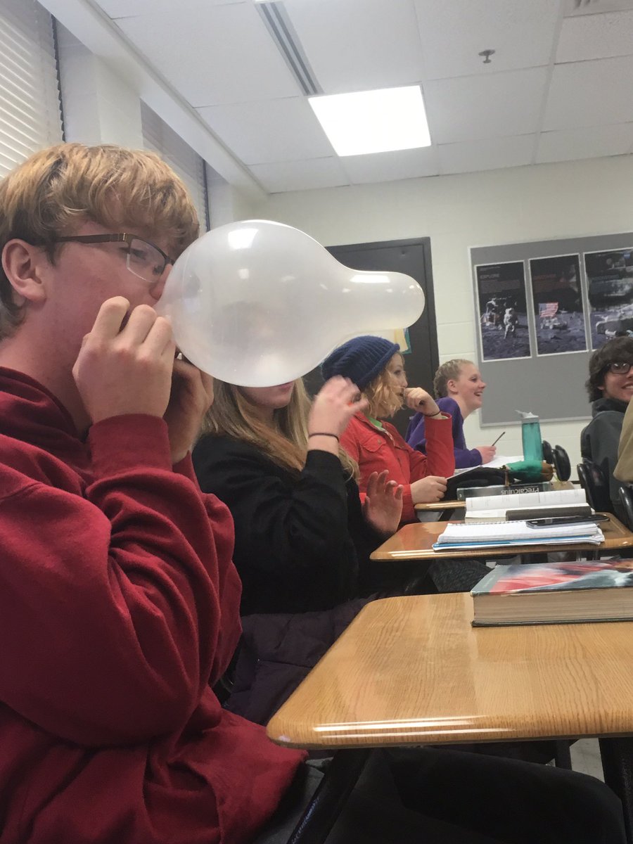 j_conle's tweet photo. It's a balloon!!!! https://t.co/7dZfgKdQek