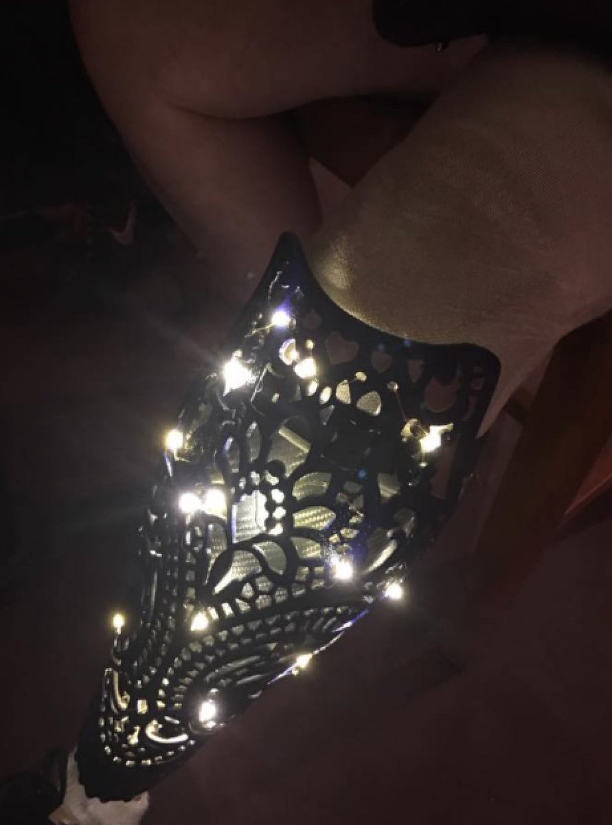 PROTEOR_USA's tweet image. A #rushfoot, a cover by The Alleles and lights too!? We're loving RUSH™ ReBELLE Linda D Walls holiday spirit. #prostheticfoot #amputee #fun