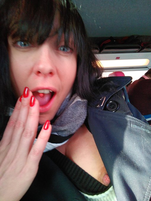 Oups !!! Un sein en vadrouille dans le train !! #nipple #exhib #AlerteAttensein #NGOT #RT https://t.<a href="/tag/rt"class="tags"><span>#rt</span></a><a href="/tag/nipple"class="tags"><span>#nipple</span></a><a href="/tag/exhib"class="tags"><span>#exhib</span></a><a href="/tag/ngot"class="tags"><span>#ngot</span></a><a href="/tag/alerteattensein"class="tags"><span>#alerteattensein</span></a>