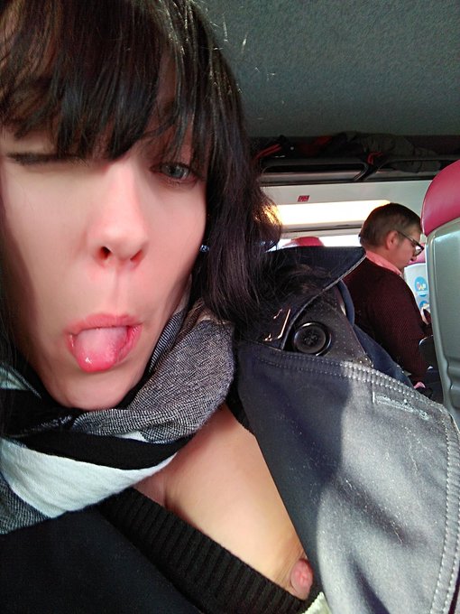 Oups !!! Un sein en vadrouille dans le train !! #nipple #exhib #AlerteAttensein #NGOT #RT https://t.<a href="/tag/rt"class="tags"><span>#rt</span></a><a href="/tag/nipple"class="tags"><span>#nipple</span></a><a href="/tag/exhib"class="tags"><span>#exhib</span></a><a href="/tag/ngot"class="tags"><span>#ngot</span></a><a href="/tag/alerteattensein"class="tags"><span>#alerteattensein</span></a>