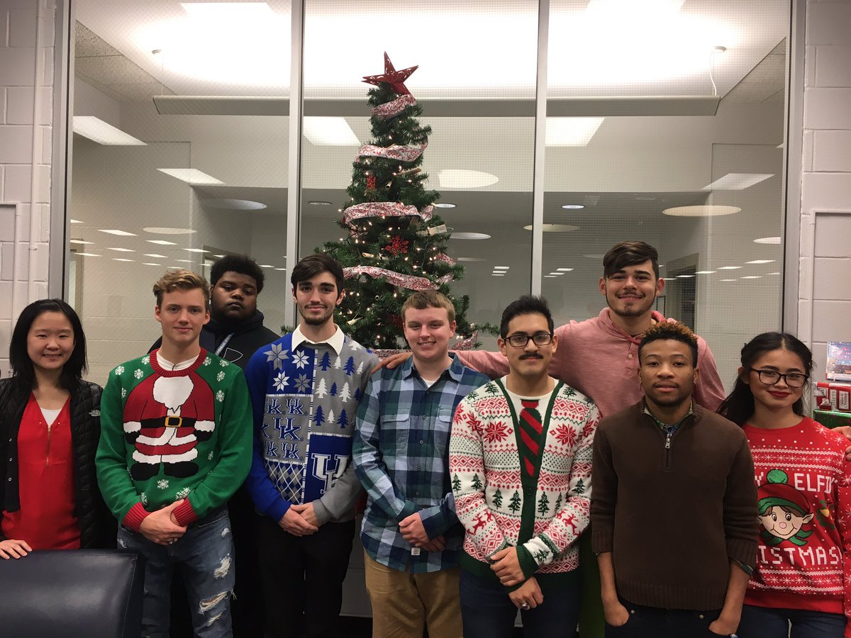 MooreFBLA_'s tweet photo. December meeting, Christmas spirit!🎅🏼❤ https://t.co/ZDqh1qg1lL