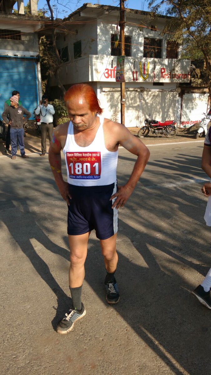 adarsh_samarpit's tweet photo. जबरदस्त ठण्ड के बाबजूद हर उम्र के पार्टिसिपेंट्स में गर्मजोशी दिखाई दी । #RunVidishaRun #Marathon #samarpitparivar #cleanindia https://t.co/pOy7k46I4e