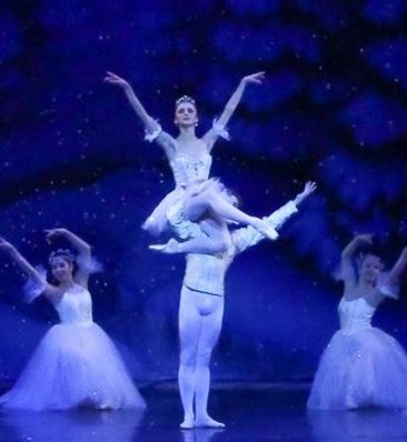 The holidays are in full effect this wknd! Get into the festive mood w/ our wknd guide to events in Connecticut: bit.ly/2eFMP7N