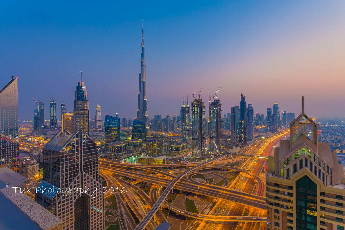 ChristianTuk's tweet photo. Dubai by Night. Nu 15% korting op foto's met kortingscode TUXdec2016 @DutchFlyGuysTra @skyscanner https://t.co/zmKWkGbhrg #dubai #travel https://t.co/QqX4RdI36R