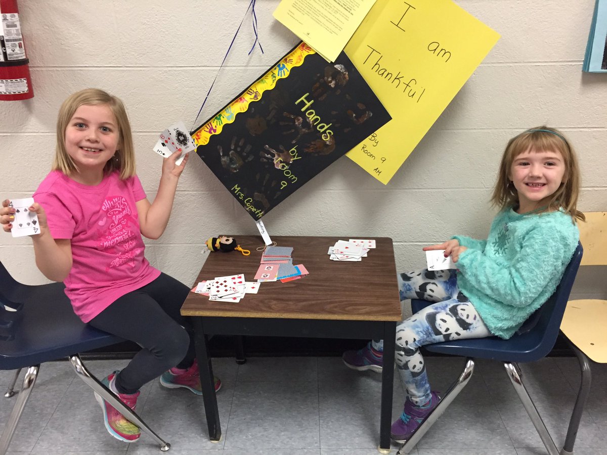 mrsKroom8's tweet image. Ss playing card games to reinforce our make ten strategy..🎣 for 🔟&apos;s #dailymath #firstchat #secondchat any other card games out there?#room8