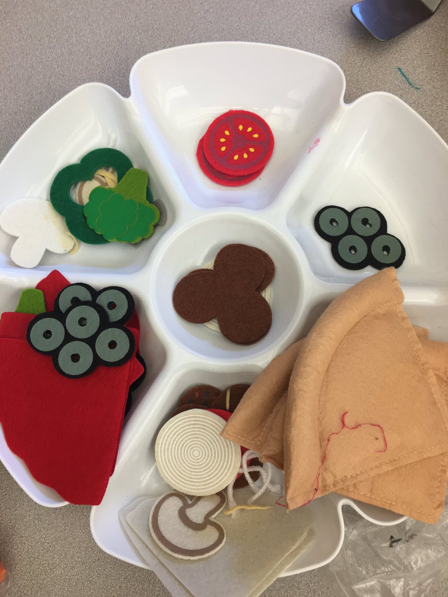 projectbefore1's tweet image. Square box, round pizza, triangle slices, I&apos;m confused?  Math through play is always more fun. #projectbefore #toolsofthemind #amazingstaff