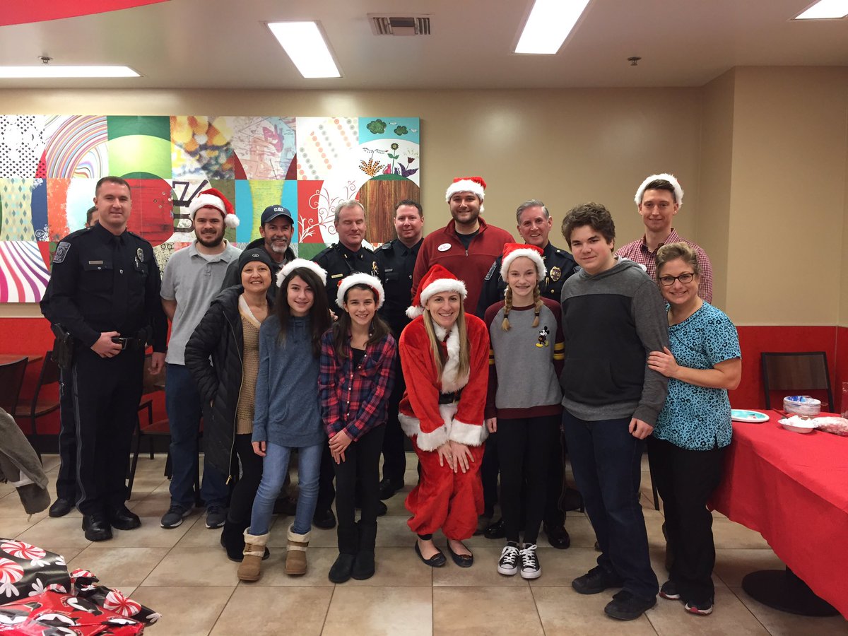 Amazing Hero's &amp; Helper's event at T1136. Thank you <a href="/SPD91_Delco/">SpringfieldPD Delco</a> for your support!@maureenhc13 <a href="/dannybullseye/">Dan Runk</a> <a href="/laurengomez07/">LG</a> <a href="/LFiedeldey/">luise fiedeldey</a>