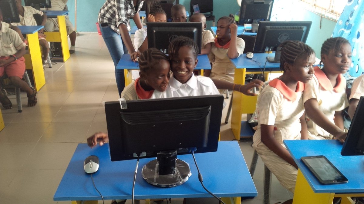 NextGen_Africa's tweet photo. We took @codeorg #minecraft to public primary school kids and they did fantastic. Anyone can #code #MSHourOfCode https://t.co/Los2rOyhEy