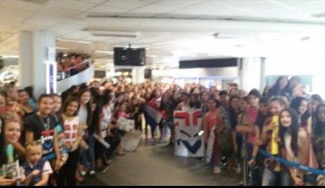 Daagnee's tweet photo. Remeber that trip we took in Paraguay @officialR5  #1YearOfSLNTourInParaguay https://t.co/p3ysdwnSUL