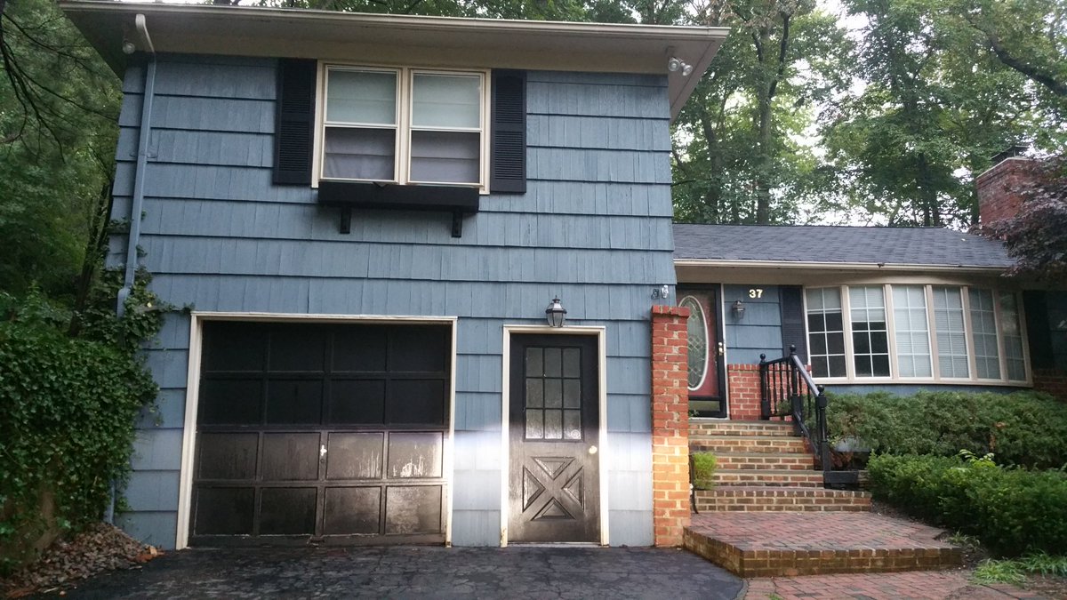 Going live soon, Please tune in to our Facebook page to see how we do it!
The image is the before installation for the garage door.