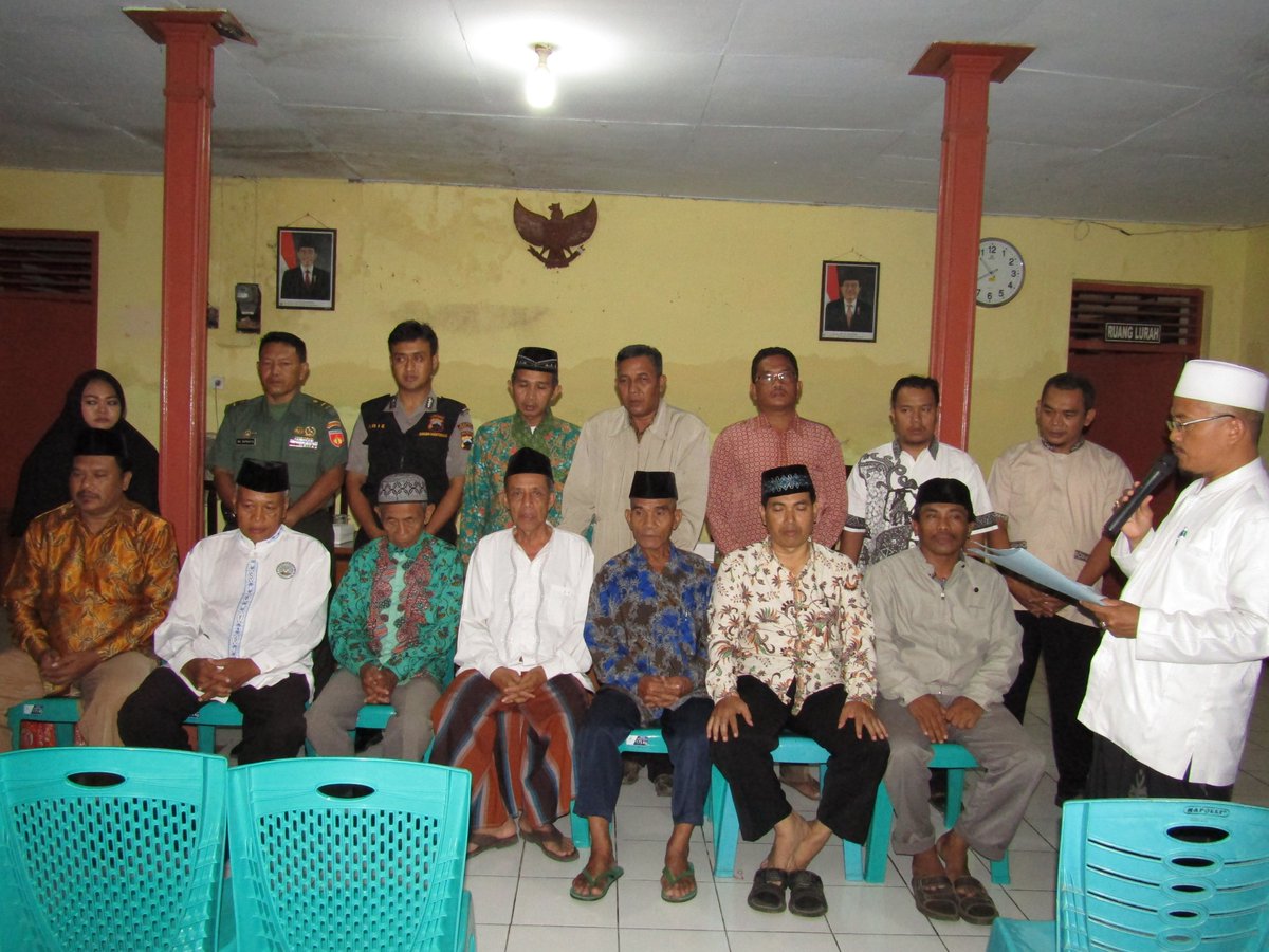 kelwiduriSKPD's tweet photo. @humaspemalang @PemkabPemalang @kecpemalang1 Alhamdulillah Pengukuhan Pengurus MUI Kelurahan Widuri berjalan lancar.. https://t.co/iXD3VBcvF3