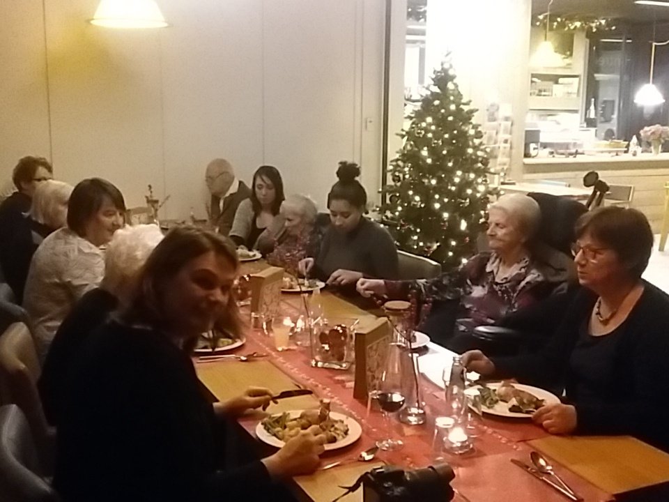 Eten met bewoners in krimpen <a href="/deSpecialiteit/">de Specialiteit</a> @Leliezorggroep