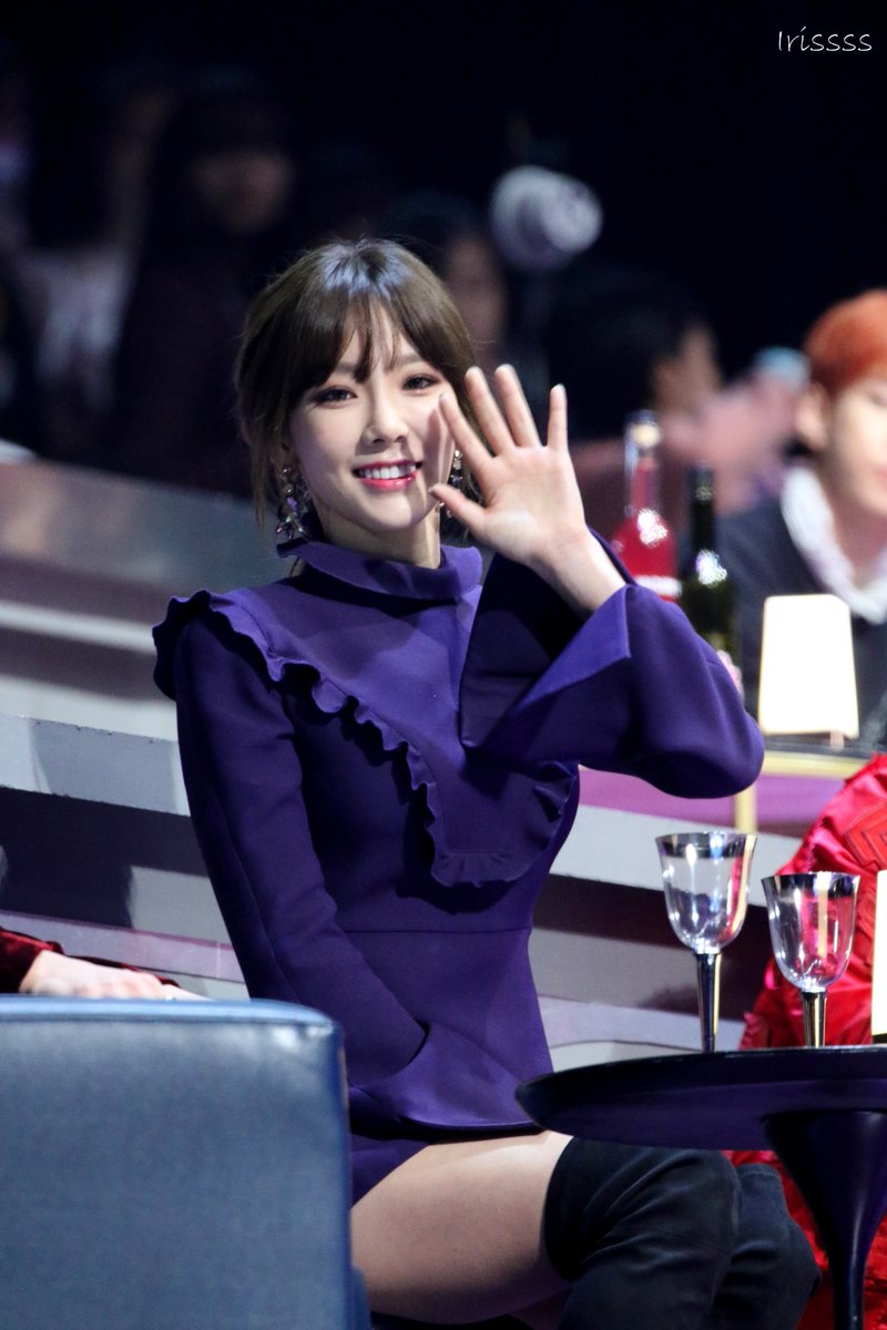 [PIC][01-12-2016]TaeYeon khởi hành đi Hồng Kông để tham dự "2016 Mnet Asian Music Awards" vào hôm nay  - Page 10 CzpqyD8VEAAvdR6