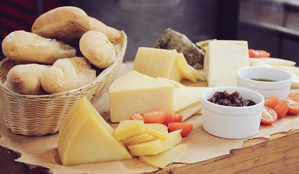 🧀 from my last trip to ❤️ of 🇪🇸 #learning #chefs #development #Spain <a href="/MarlenaLigocka/">Marlena Ligocka</a> @ChefDeaneBBCW12 <a href="/DusanBelej/">Dusan Belej</a> <a href="/dbray3835/">Daniel Bray</a> @ServestFoodCo