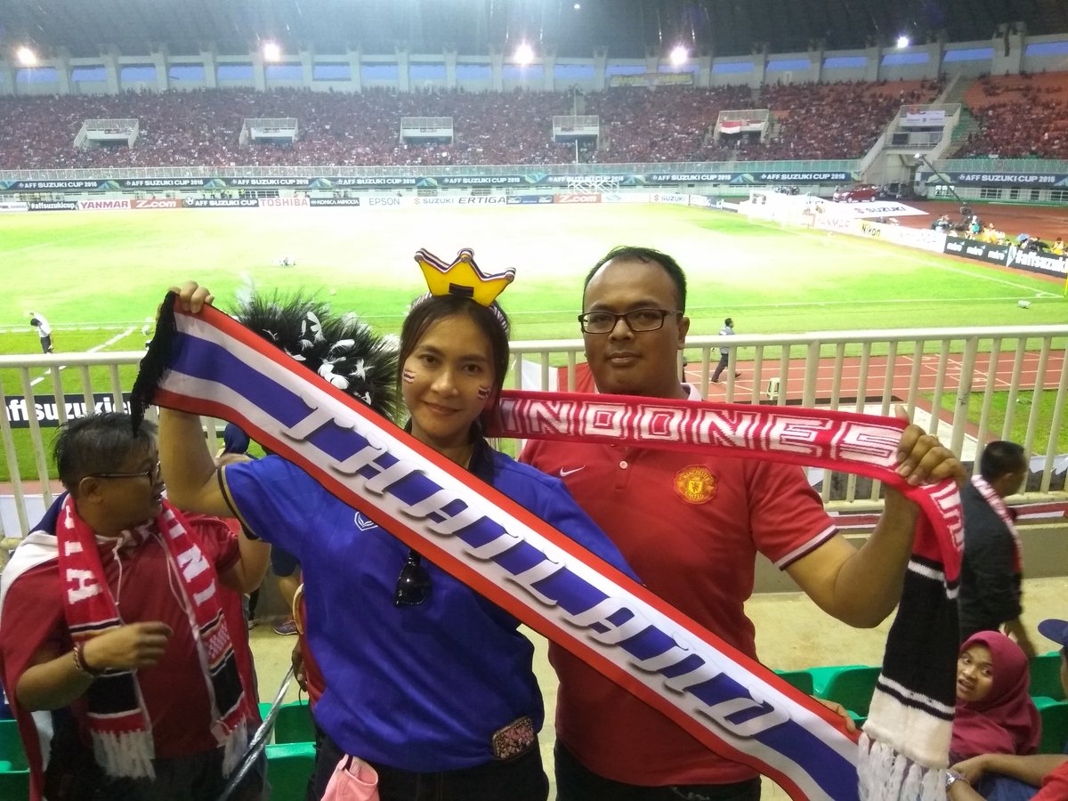 ot_tiez's tweet photo. With Thailand fans, now this time for Indonesia to Winning The AFF Suzuki Cup 2016,,! #IndonesiaJuara @infosuporter https://t.co/jrvvBjgxdq