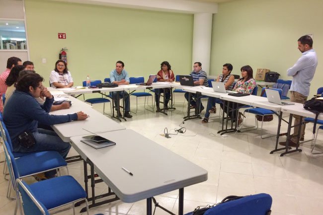 InvestigacionUM's tweet photo. Dirige taller sobre programa de activación física y el uso de tecnología https://t.co/sRsrc0ZV2g https://t.co/OxZeNV1Wd2