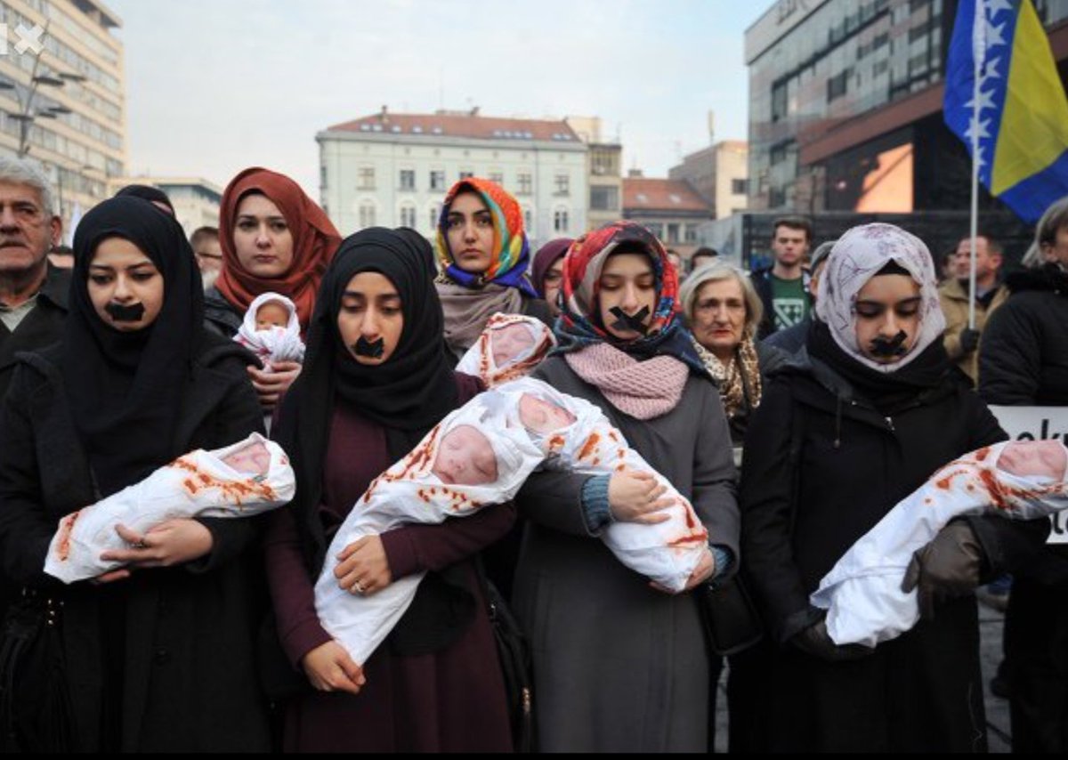 rabiih's tweet photo. مظاهرة حاشدة قبل قليل في العاصمة البوسنية سراييڤو دعماً لـ #حلب
 https://t.co/BqbSkFB6rW