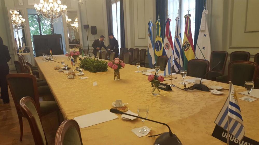 infobaeamerica's tweet photo. La canciller venezolana Delcy Rodríguez entró en la sala de reuniones del Mercosur sin invitación y la dejaron sola https://t.co/1VB06AvfJJ https://t.co/2GLX8t7537