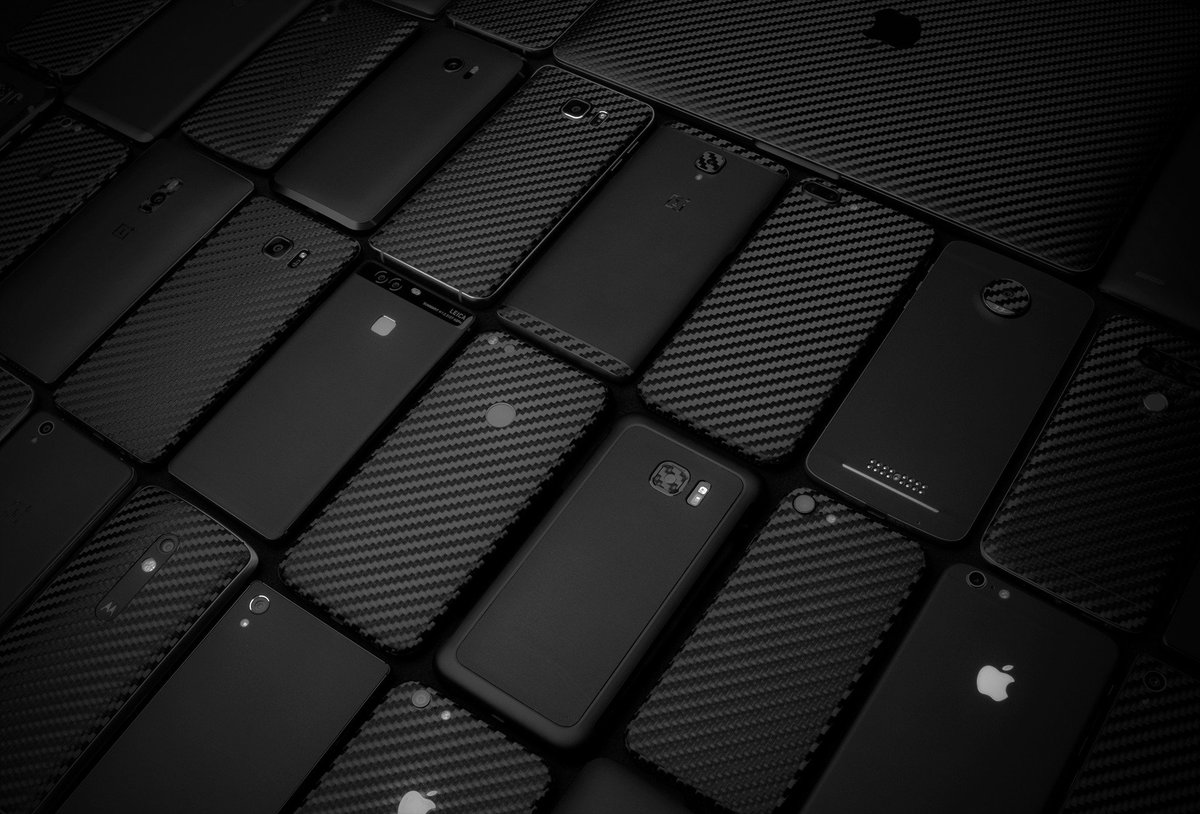 dbrand's tweet photo. ♻️ for Black Carbon
❤️ for Matte Black
🖕 for scrolling past https://t.co/wRraMzXv5R