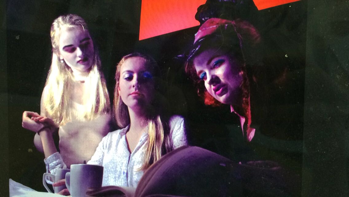 nthp_bookblog's tweet image. So my friend turned me into the white queen from #AliceInWonderland