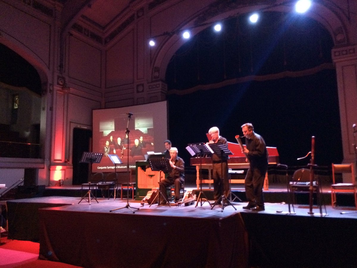 "De América &amp; Europa" se titula el nuevo disco de #SyntagmaMusicum y es presentado ahora en vivo en Aula Magna <a href="/usach/">Universidad de Santiago de Chile</a> 🎼