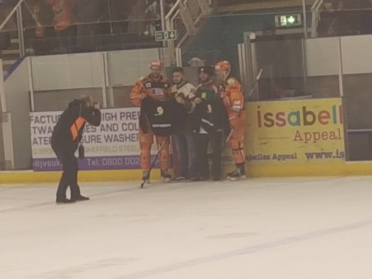 Get down to Ice Sheffield Monday for the <a href="/XmasClassic16/">xmasclassic</a> as today we have two bench coaches in @gdesbiens85 and <a href="/rattlesnake44/">Mike Ratchuk</a>