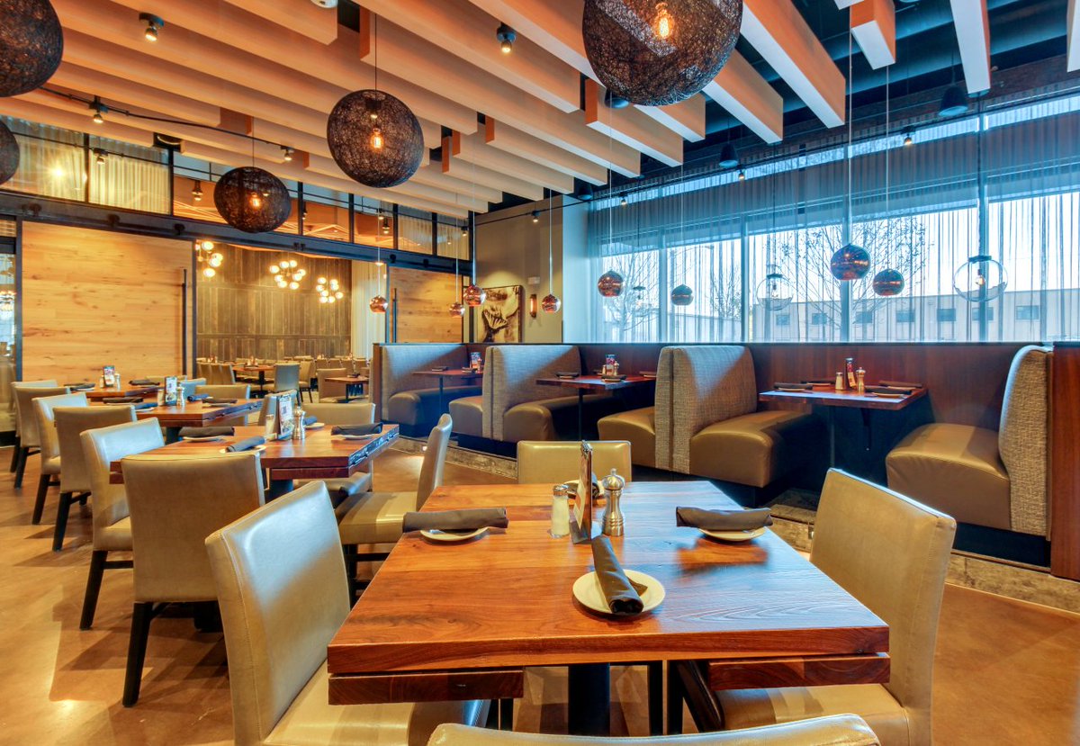 Merchantview360's tweet photo. How gorgeous is @DFGrille in #Nashville, TN?  Stay tuned for a look inside more of their locations. View tour here: https://t.co/2QnnOg2Aqj https://t.co/qf9zXGgZUW